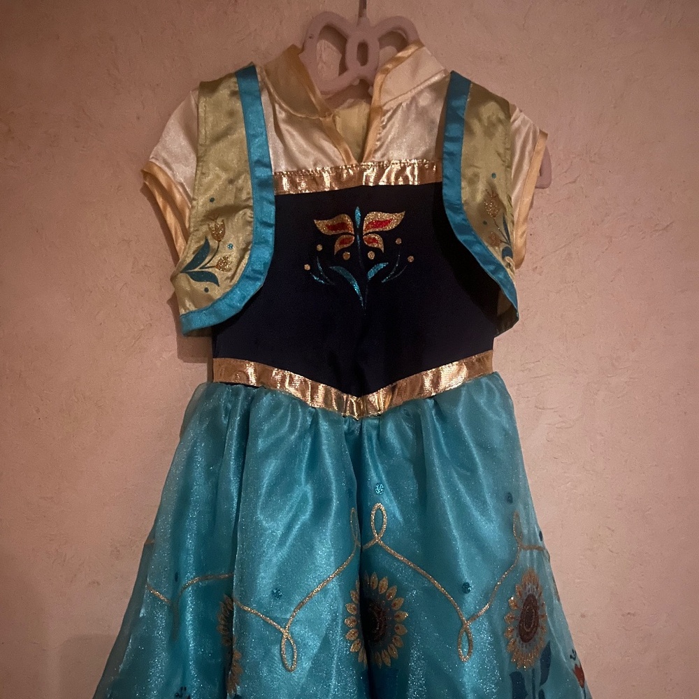 Anna dress costume, Frozen. Size 4